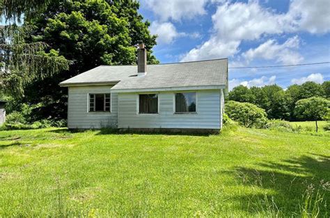 2315 picidilli hill rd corry pa 16407  Features large front po